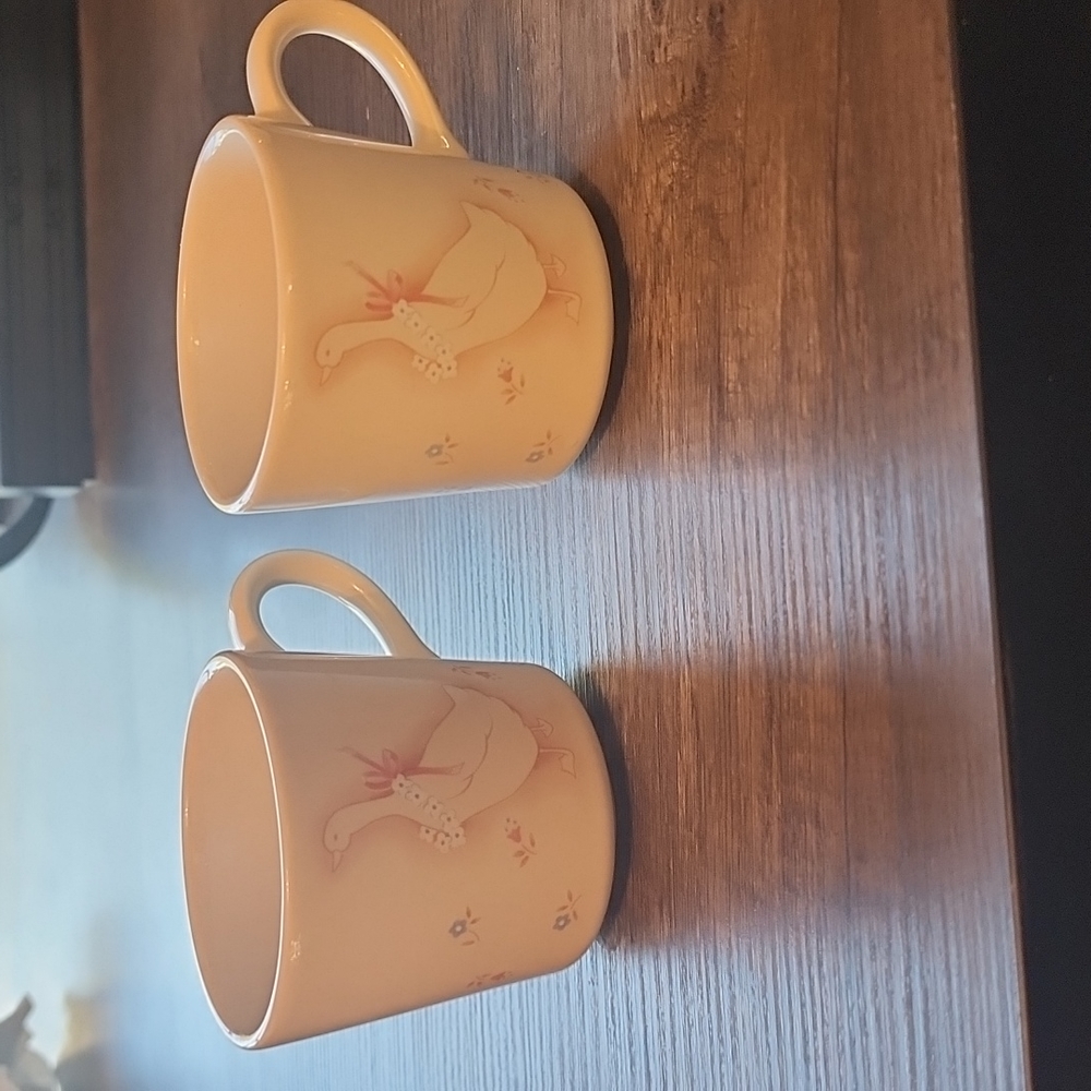 2 Vintage Corning Goose Coffee Cups